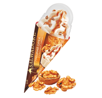 сливочное мороженое с кленовым сиропом и грецким орехом в сахарном рожке